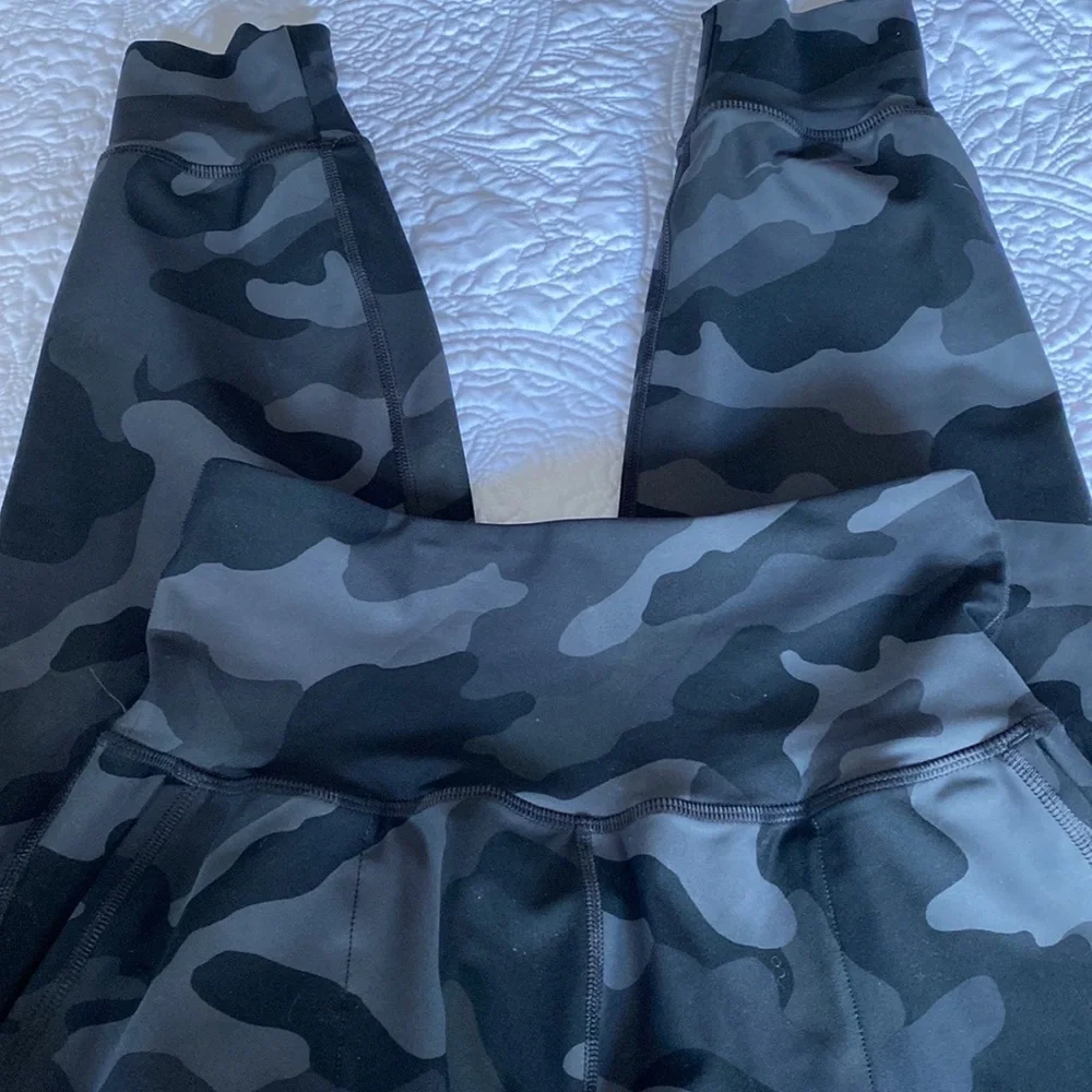 NWOT Old Navy Elevate "GO-DRY" Black & Grey Elevate Joggers, Size Small - Picture 5 of 7